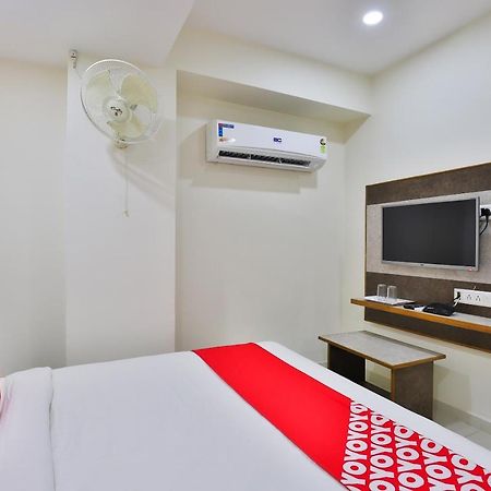 Oyo 25009 Hotel Crystal Ahmedabad Exteriör bild