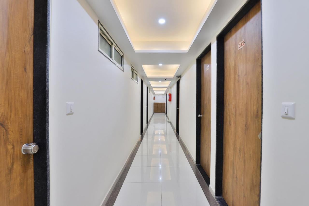 Oyo 25009 Hotel Crystal Ahmedabad Exteriör bild