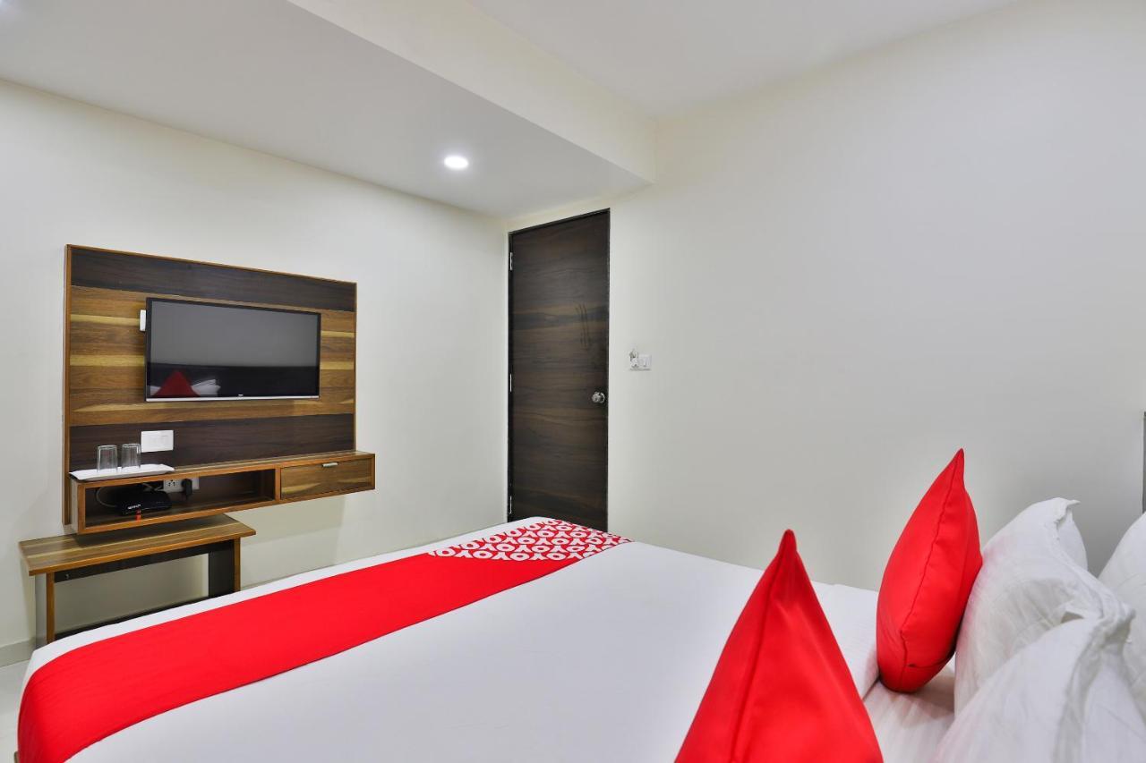 Oyo 25009 Hotel Crystal Ahmedabad Exteriör bild