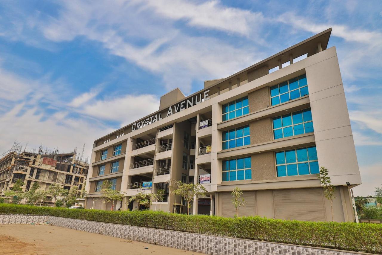 Oyo 25009 Hotel Crystal Ahmedabad Exteriör bild
