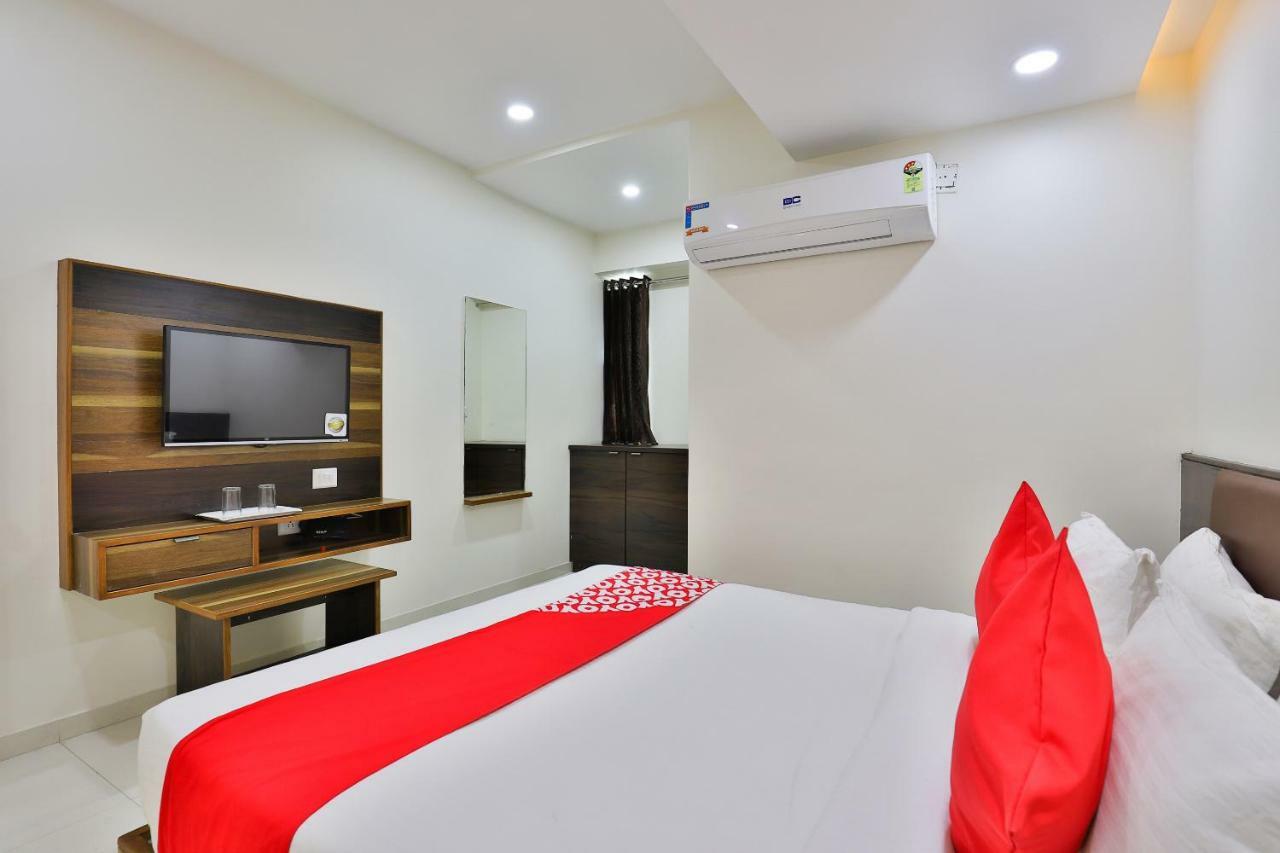 Oyo 25009 Hotel Crystal Ahmedabad Exteriör bild